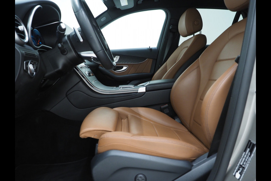 Mercedes-Benz GLC 300e 4MATIC AMG | Leder | Trekhaak | Virtual | Camera | Memory | Sportstuur | Donkere Hemel | Carplay