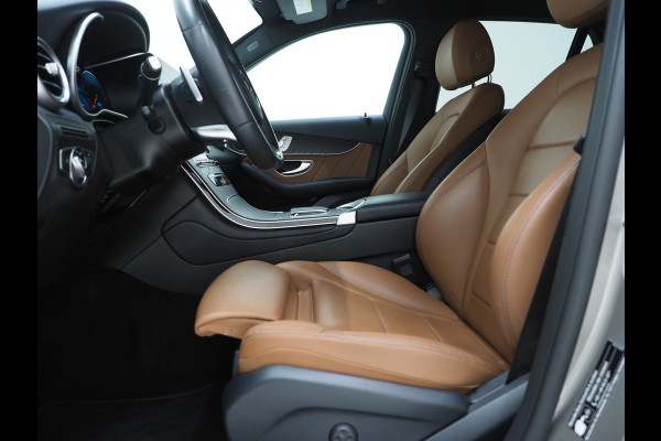 Mercedes-Benz GLC 300e 4MATIC AMG | Leder | Trekhaak | Virtual | Camera | Memory | Sportstuur | Donkere Hemel | Carplay