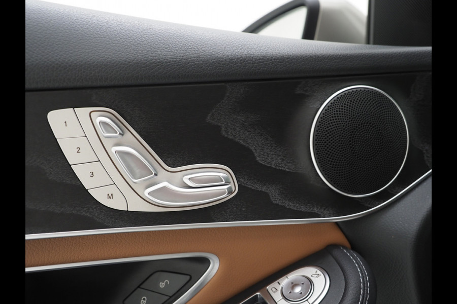 Mercedes-Benz GLC 300e 4MATIC AMG | Leder | Trekhaak | Virtual | Camera | Memory | Sportstuur | Donkere Hemel | Carplay