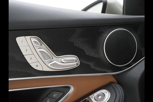 Mercedes-Benz GLC 300e 4MATIC AMG | Leder | Trekhaak | Virtual | Camera | Memory | Sportstuur | Donkere Hemel | Carplay