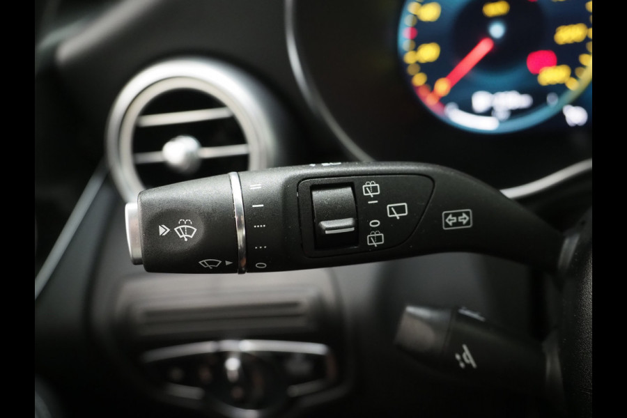 Mercedes-Benz GLC 300e 4MATIC AMG | Leder | Trekhaak | Virtual | Camera | Memory | Sportstuur | Donkere Hemel | Carplay