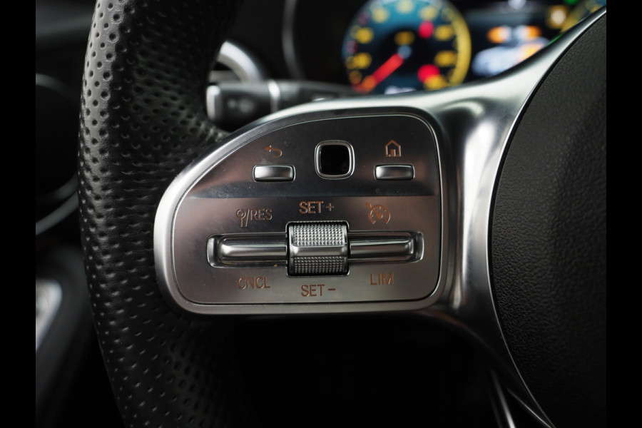 Mercedes-Benz GLC 300e 4MATIC AMG | Leder | Trekhaak | Virtual | Camera | Memory | Sportstuur | Donkere Hemel | Carplay