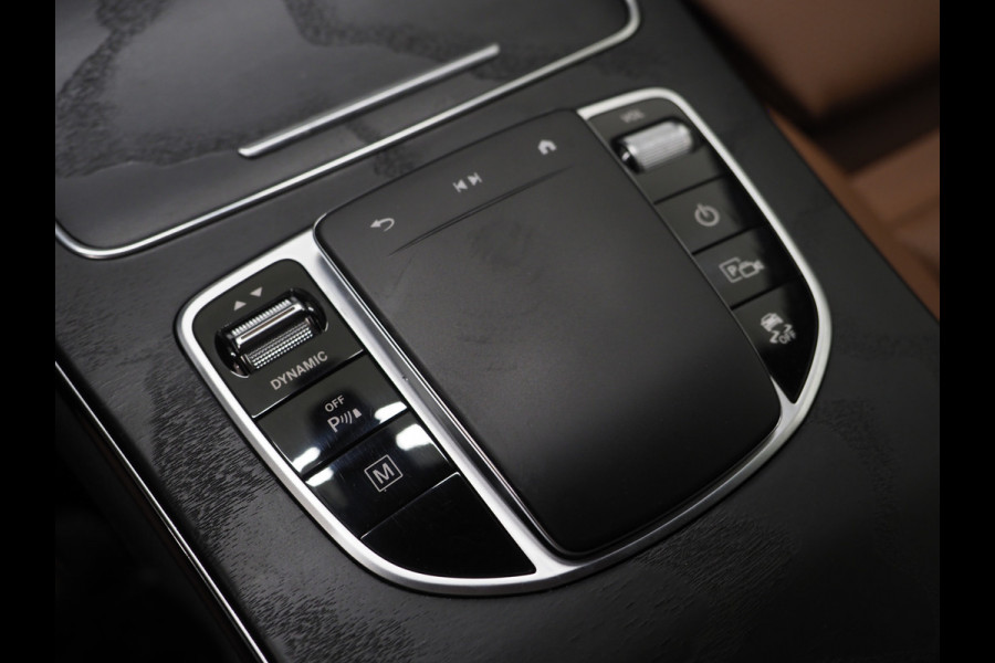 Mercedes-Benz GLC 300e 4MATIC AMG | Leder | Trekhaak | Virtual | Camera | Memory | Sportstuur | Donkere Hemel | Carplay