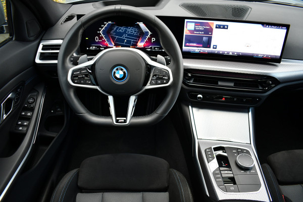 BMW 3 Serie Touring 330e xDrive M-Sport Pano El-zetels HUD 360-cam LCI-2