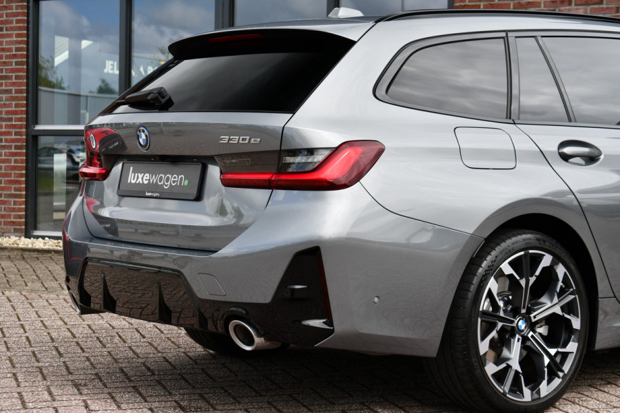 BMW 3 Serie Touring 330e xDrive M-Sport Pano El-zetels HUD 360-cam LCI-2