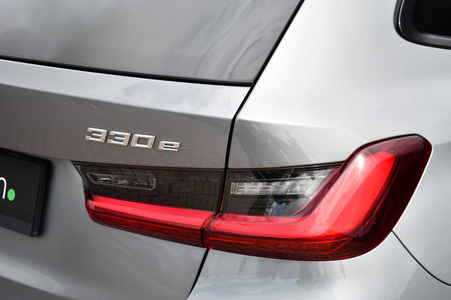 BMW 3 Serie Touring 330e xDrive M-Sport Pano El-zetels HUD 360-cam LCI-2