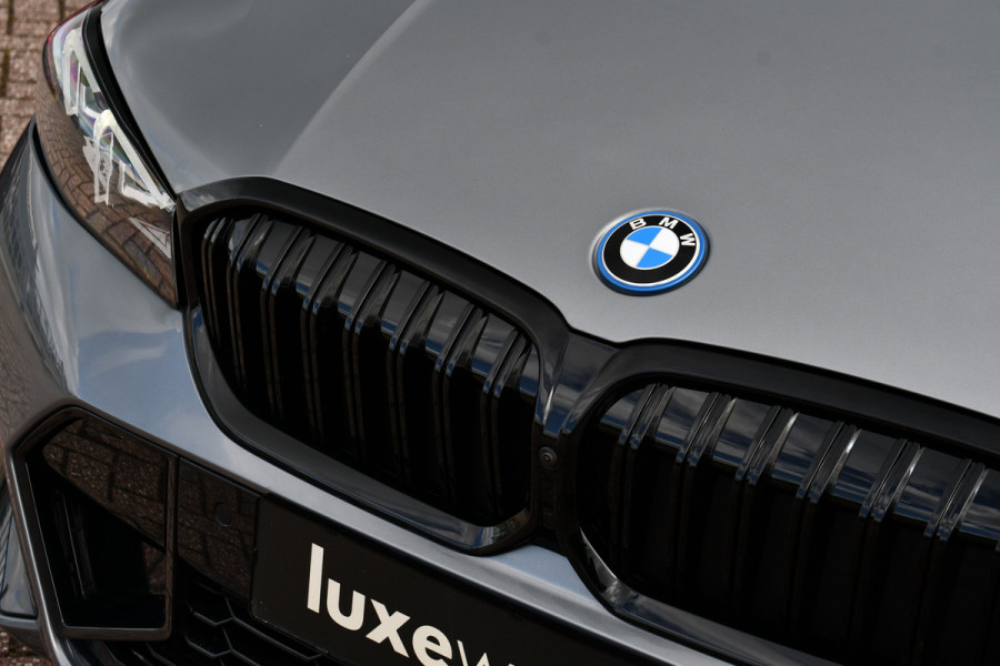BMW 3 Serie Touring 330e xDrive M-Sport Pano El-zetels HUD 360-cam LCI-2