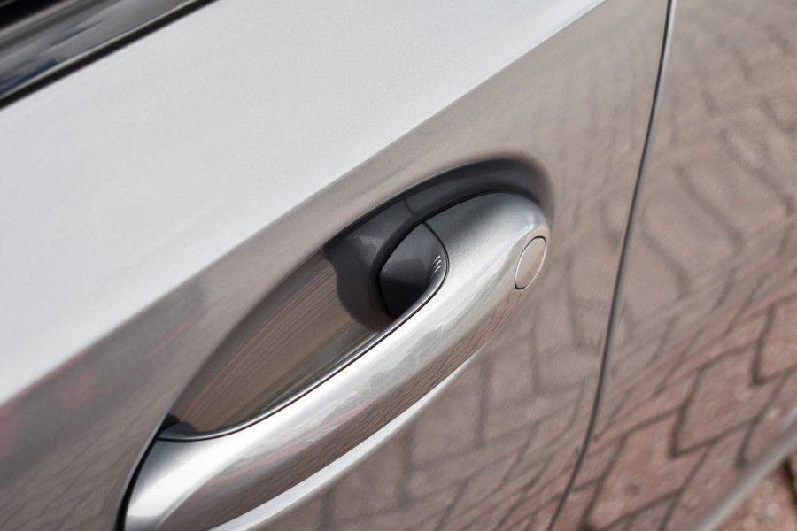 BMW 3 Serie Touring 330e xDrive M-Sport Pano El-zetels HUD 360-cam LCI-2