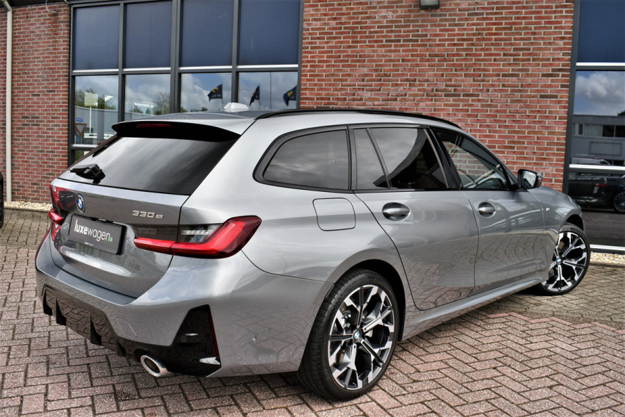 BMW 3 Serie Touring 330e xDrive M-Sport Pano El-zetels HUD 360-cam LCI-2