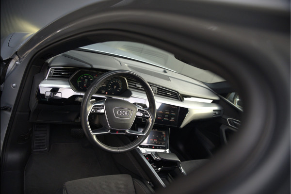 Audi e-tron Sportback 50 quattro S edition 71 kWh S-Line | Bang & Olufsen | Panoramadak | Stoelverwarming | Adaptive Cruise Control | Ambiance Verlichting | 360 Camera | Luchtvering | Memory Seat | Keyless | Trekhaak | SOH 89%