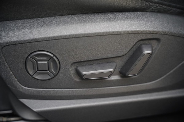 Audi e-tron Sportback 50 quattro S edition 71 kWh S-Line | Bang & Olufsen | Panoramadak | Stoelverwarming | Adaptive Cruise Control | Ambiance Verlichting | 360 Camera | Luchtvering | Memory Seat | Keyless | Trekhaak | SOH 89%