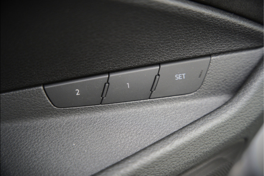 Audi e-tron Sportback 50 quattro S edition 71 kWh S-Line | Bang & Olufsen | Panoramadak | Stoelverwarming | Adaptive Cruise Control | Ambiance Verlichting | 360 Camera | Luchtvering | Memory Seat | Keyless | Trekhaak | SOH 89%