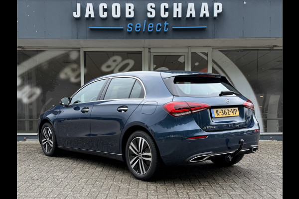 Mercedes-Benz A-Klasse 250 e Business Solution Luxury / Keyless / Trekhaak (1.600KG) / Panodak / Camera / Elek. Stoelen /