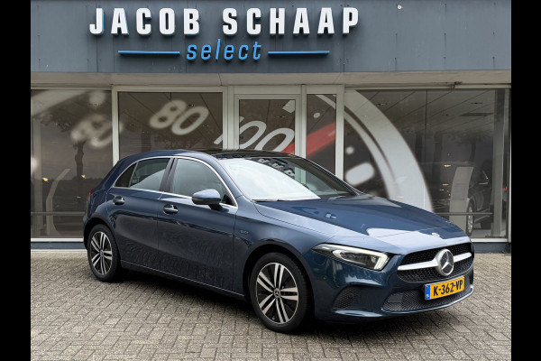 Mercedes-Benz A-Klasse 250 e Business Solution Luxury / Keyless / Trekhaak (1.600KG) / Panodak / Camera / Elek. Stoelen /