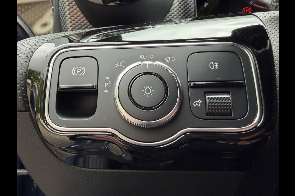 Mercedes-Benz A-Klasse 250 e Business Solution Luxury / Keyless / Trekhaak (1.600KG) / Panodak / Camera / Elek. Stoelen /
