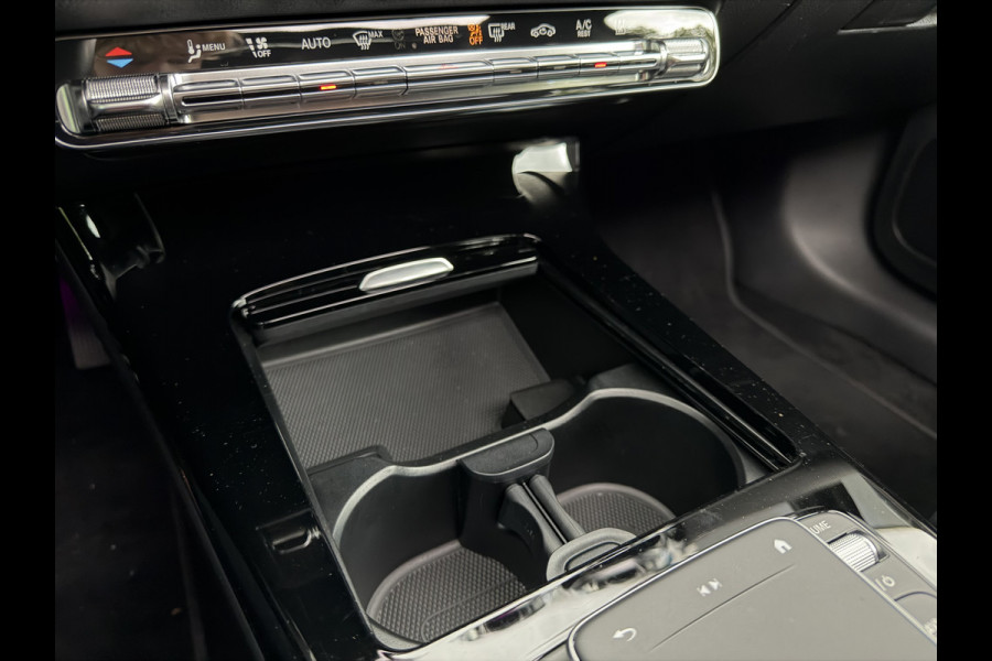 Mercedes-Benz A-Klasse 250 e Business Solution Luxury / Keyless / Trekhaak (1.600KG) / Panodak / Camera / Elek. Stoelen /