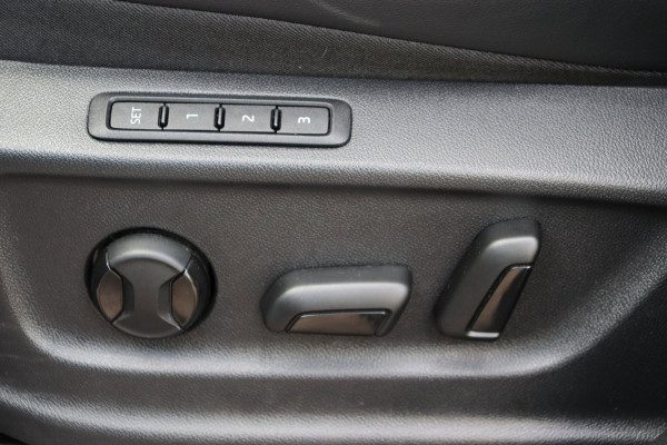 Škoda Kodiaq 1.5 TSI Sportline Business org.NL trekhaak stuurverw el.klep canton camera