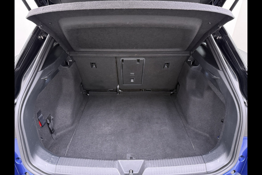 Volkswagen ID.4 1st 82kWh SOH 89,4% Trekhaak Warmtepomp Navi Ecc Camera Stoel+Stuurverwarming Apple Carplay Android Auto Pdc Lmv 20" Privacy Glas Led Isofix Voorruitverwarming DAB Rijstrooksensor 1.000KG Trekgewicht 1e Eigenaar Dealeronderhouden Origineel Nederlandse Auto