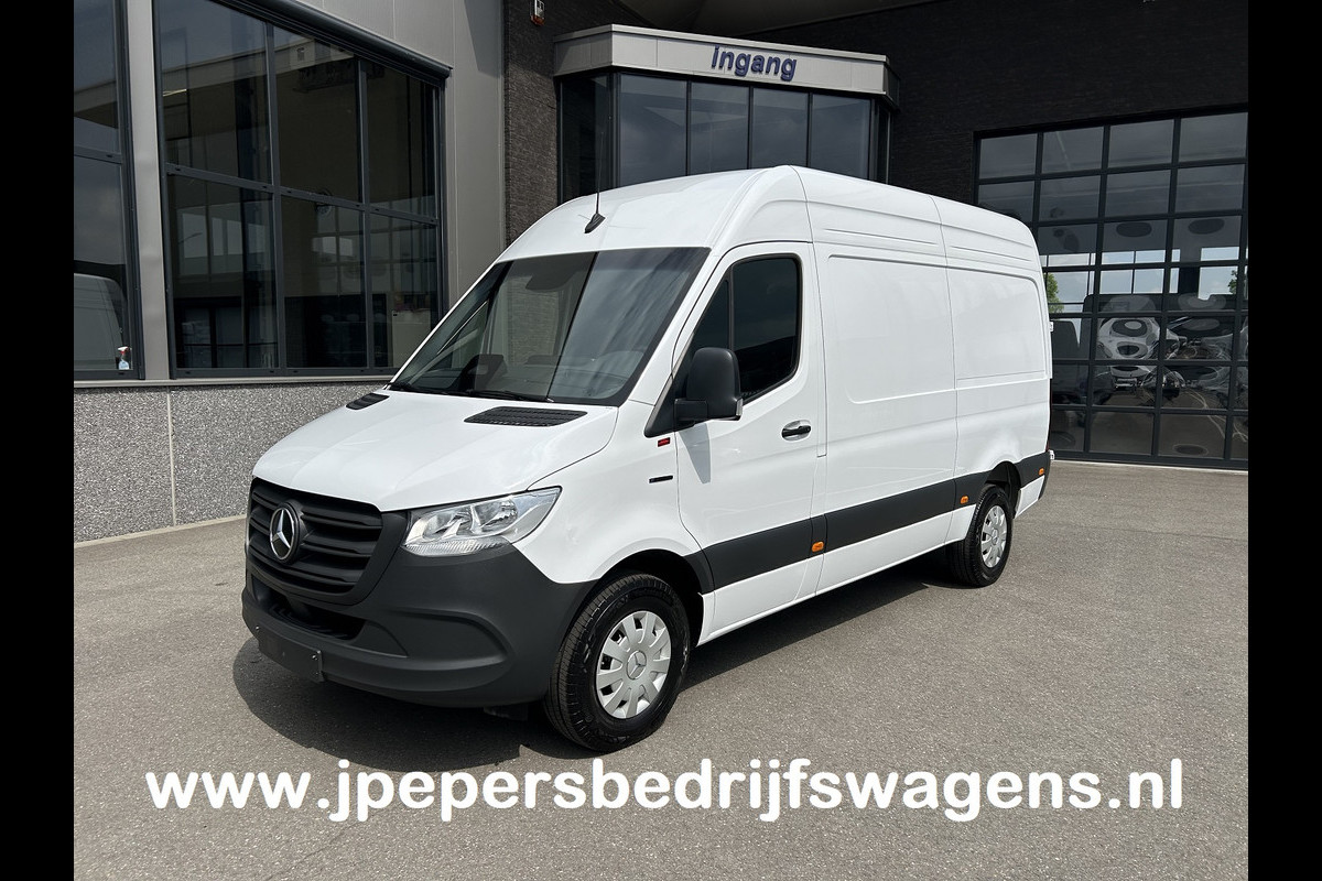 Mercedes-Benz eSprinter 320 L2 H2 Pro 81kWh / Snel laden 115Kw / Trekhaak / MBUX / Navigatie / Camera / Cruise control / Airco / 270 Graden achterdeuren .