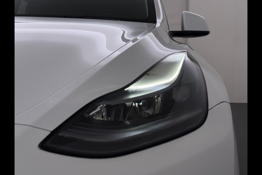 Tesla Model Y RWD 300PK LFP Accu SOH 92,5% Trekhaak Warmtepomp Leder Navi Ecc Adap.Cruise Panoramadak Camera's Stuur+Stoelverwarming Led Traffic-Aware Cruise Control Toybox Elek.Achterklep 1.600KG Trekgewicht 1e Eigenaar Origineel Nederlandse Auto