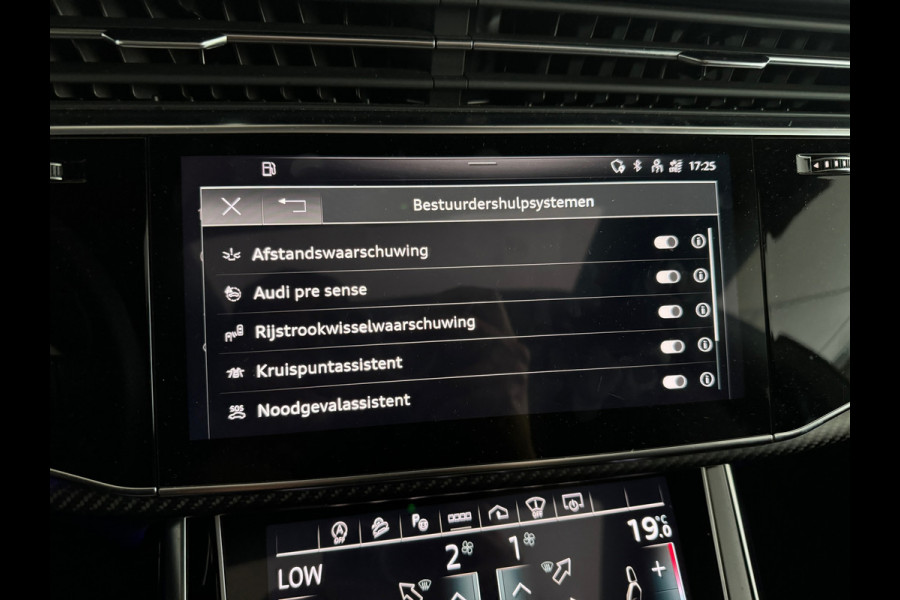 Audi RSQ8 4.0 TFSI quattro Pano|Ceramic|HuD|B&O 3D|Trekhaak