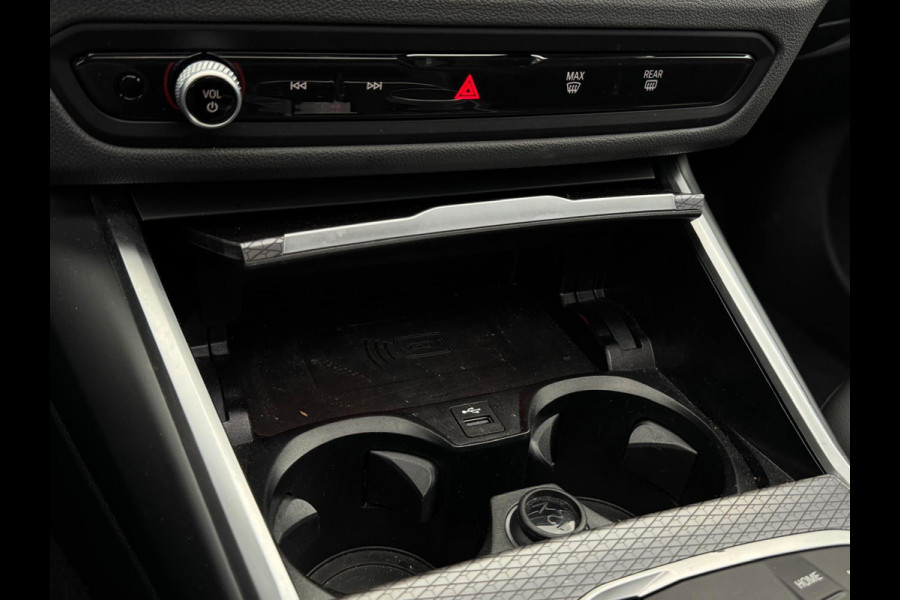 BMW 3 Serie Touring 330e M Pakket | Pano | Widescreen | Trekhaak
