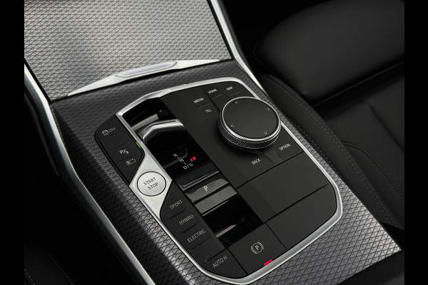 BMW 3 Serie Touring 330e M Pakket | Pano | Widescreen | Trekhaak