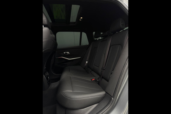 BMW 3 Serie Touring 330e M Pakket | Pano | Widescreen | Trekhaak