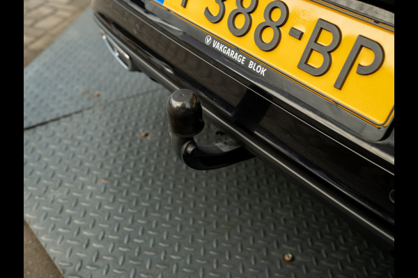Volkswagen T-Roc 1.5 TSI R-Line Business+ | Pano | Afnb. Trekhaak | Keyless | Elk. A-klep | Side Assist | Camera | IQ Light | 19'' | Prijs Rijklaar!!