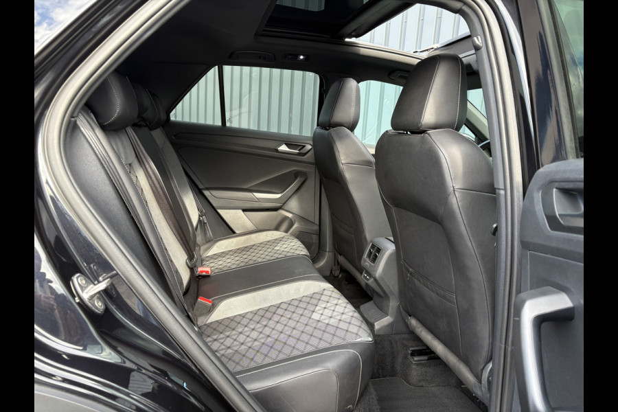 Volkswagen T-Roc 1.5 TSI R-Line Business+ | Pano | Afnb. Trekhaak | Keyless | Elk. A-klep | Side Assist | Camera | IQ Light | 19'' | Prijs Rijklaar!!