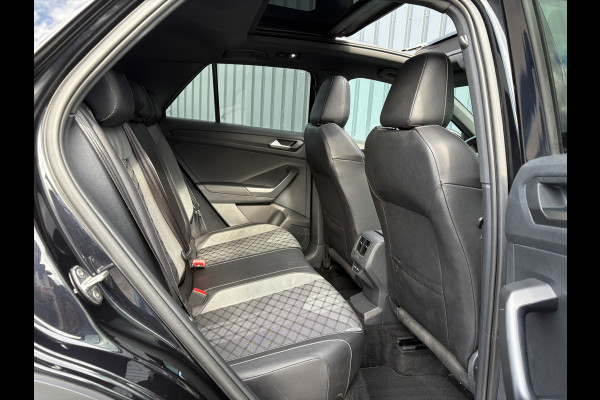 Volkswagen T-Roc 1.5 TSI R-Line Business+ | Pano | Afnb. Trekhaak | Keyless | Elk. A-klep | Side Assist | Camera | IQ Light | 19'' | Prijs Rijklaar!!