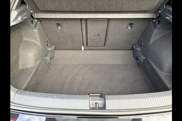 Volkswagen T-Roc 1.5 TSI R-Line Business+ | Pano | Afnb. Trekhaak | Keyless | Elk. A-klep | Side Assist | Camera | IQ Light | 19'' | Prijs Rijklaar!!