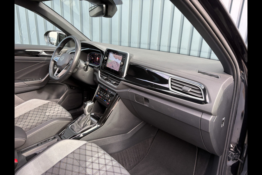 Volkswagen T-Roc 1.5 TSI R-Line Business+ | Pano | Afnb. Trekhaak | Keyless | Elk. A-klep | Side Assist | Camera | IQ Light | 19'' | Prijs Rijklaar!!