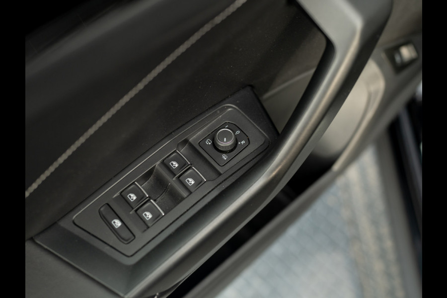 Volkswagen T-Roc 1.5 TSI R-Line Business+ | Pano | Afnb. Trekhaak | Keyless | Elk. A-klep | Side Assist | Camera | IQ Light | 19'' | Prijs Rijklaar!!