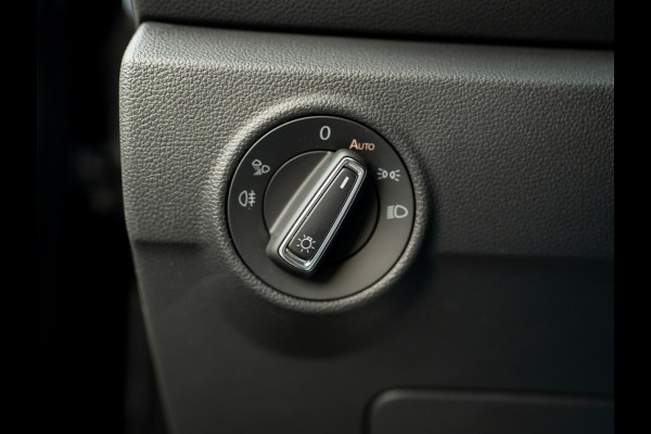 Volkswagen T-Roc 1.5 TSI R-Line Business+ | Pano | Afnb. Trekhaak | Keyless | Elk. A-klep | Side Assist | Camera | IQ Light | 19'' | Prijs Rijklaar!!