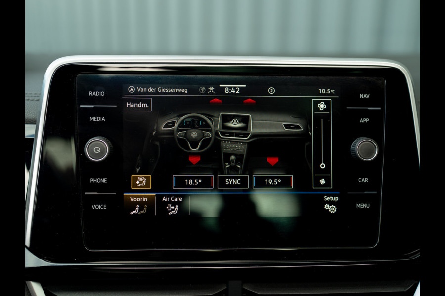 Volkswagen T-Roc 1.5 TSI R-Line Business+ | Pano | Afnb. Trekhaak | Keyless | Elk. A-klep | Side Assist | Camera | IQ Light | 19'' | Prijs Rijklaar!!