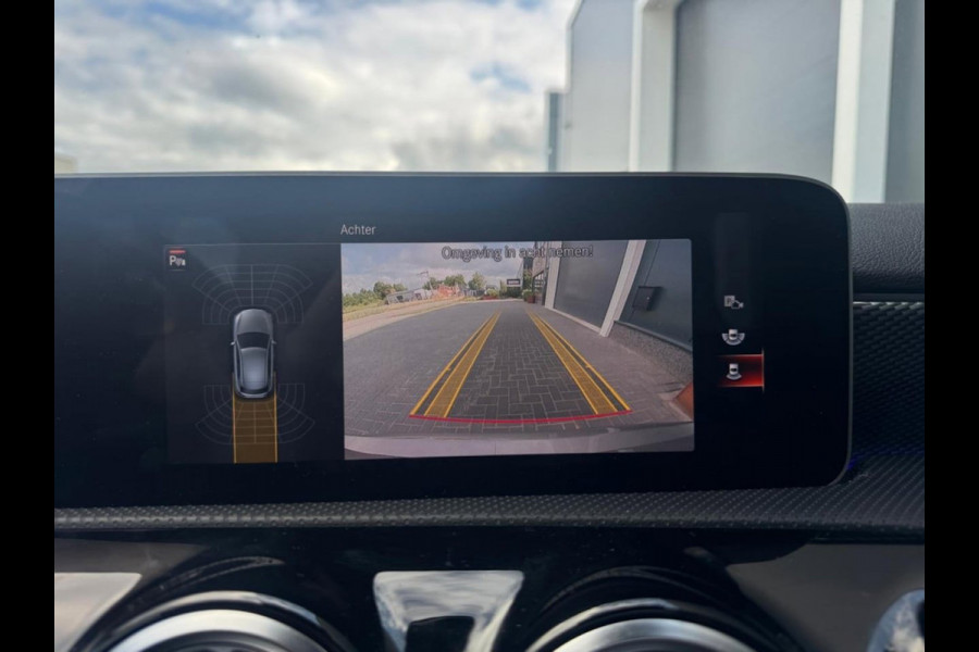Mercedes-Benz A-Klasse 220 AMG Line | Pano | Ambilight | Memory