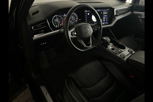 Volkswagen Touareg 3.0 TSi e-Hybrid 4M R Pano|Memory|Trekhaak