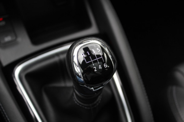Nissan QASHQAI 1.3 DIG-T Tekna 160pk / Trekhaak / Panoramadak / 360Camera / 19'' / Navigatie / Keyless / Stoelverwarming / DAB / Cruise Control