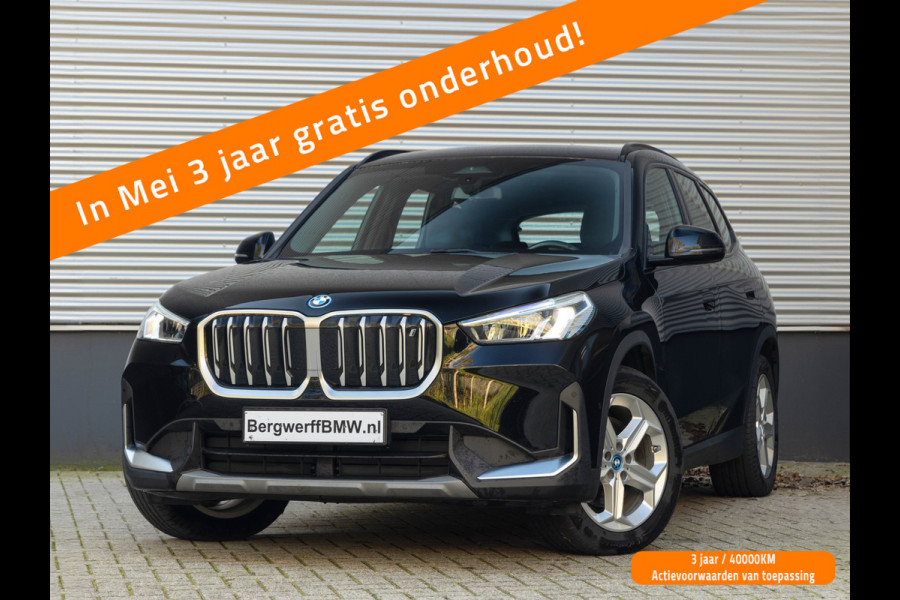 BMW iX1 xDrive30 - Trekhaak - Driving + Parking Ass - Stoelverwarming - Adaptief onderstel