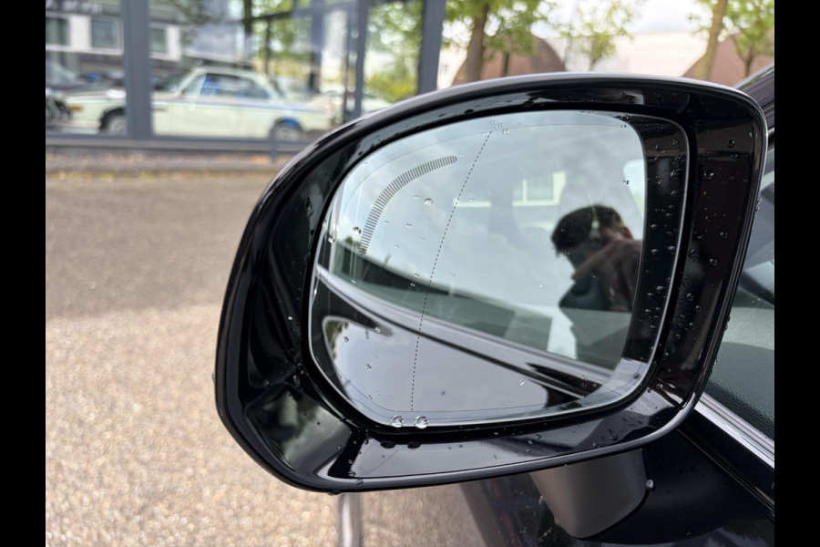 Volvo XC60 2.0 T8 Plug-in hybrid AWD Ultimate Dark Volvo XC60 VOLVO DEALER ONDERHOUDEN | PANODAK | ELEKTRISCHE TREKHAAK | CAMERA | STOEL- & STUURVERWARMING | HEAD-UP DISPLAY | MEMORY SEATS | HARMAN & KARDON | 20 INCH | RIJKLAAR + 12 MND BOVAG