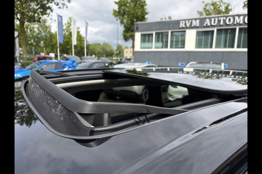 Volvo XC60 2.0 T8 Plug-in hybrid AWD Ultimate Dark Volvo XC60 VOLVO DEALER ONDERHOUDEN | PANODAK | ELEKTRISCHE TREKHAAK | CAMERA | STOEL- & STUURVERWARMING | HEAD-UP DISPLAY | MEMORY SEATS | HARMAN & KARDON | 20 INCH | RIJKLAAR + 12 MND BOVAG