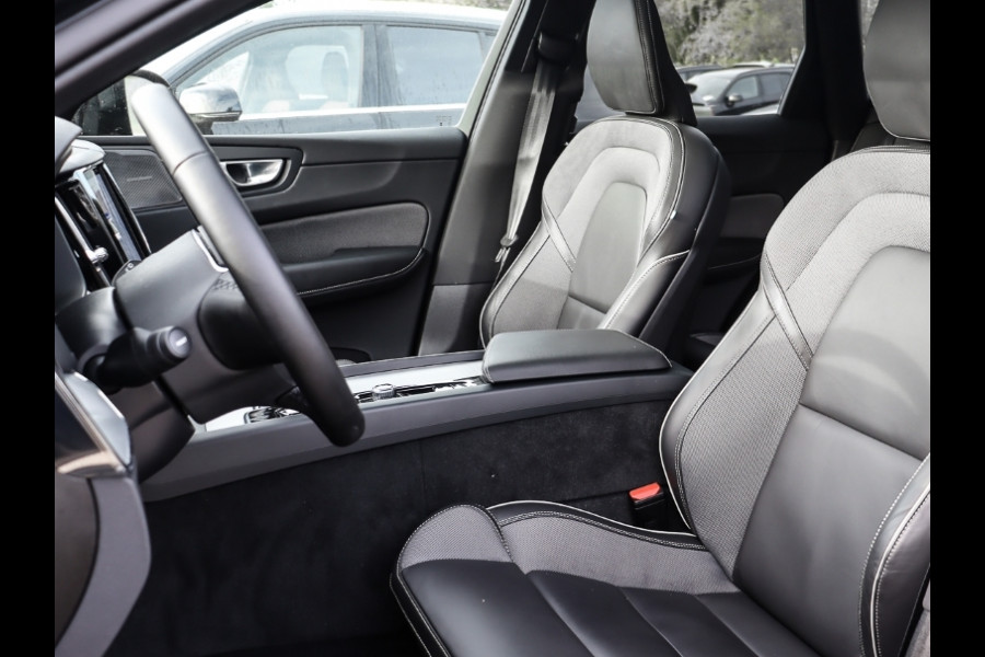 Volvo XC60 2.0 T8 Plug-in hybrid AWD Plus Dark (335kW/455PK) FULL (LUCHTVERING / PANO / TREKH) ** 1e EIG - Ex VOLVO) ** INFORMEER OOK NAAR ONZE AANTREKKELIJKE FINANCIAL-LEASE TARIEVEN **