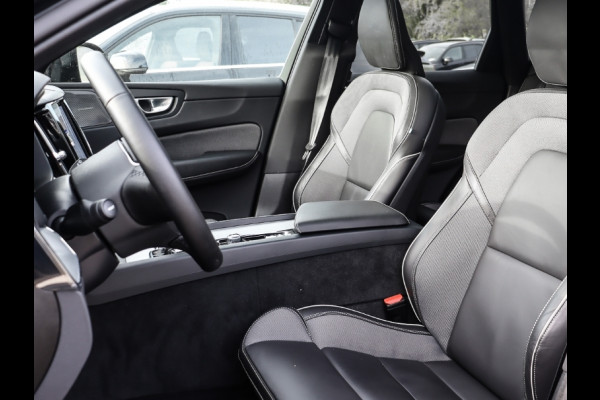 Volvo XC60 2.0 T8 Plug-in hybrid AWD Plus Dark (335kW/455PK) FULL (LUCHTVERING / PANO / TREKH) ** 1e EIG - Ex VOLVO) ** INFORMEER OOK NAAR ONZE AANTREKKELIJKE FINANCIAL-LEASE TARIEVEN **