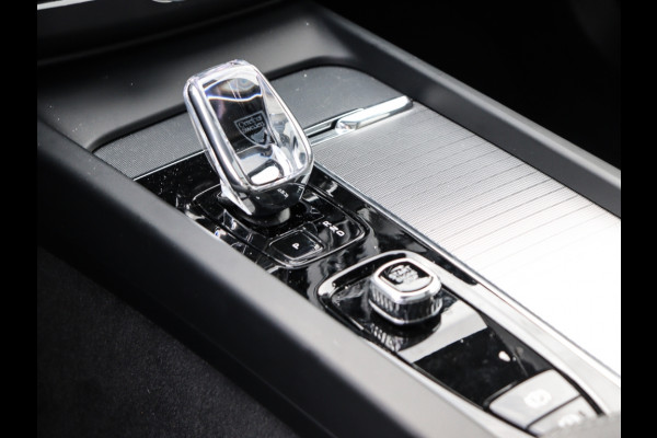 Volvo XC60 2.0 T8 Plug-in hybrid AWD Plus Dark (335kW/455PK) FULL (LUCHTVERING / PANO / TREKH) ** 1e EIG - Ex VOLVO) ** INFORMEER OOK NAAR ONZE AANTREKKELIJKE FINANCIAL-LEASE TARIEVEN **