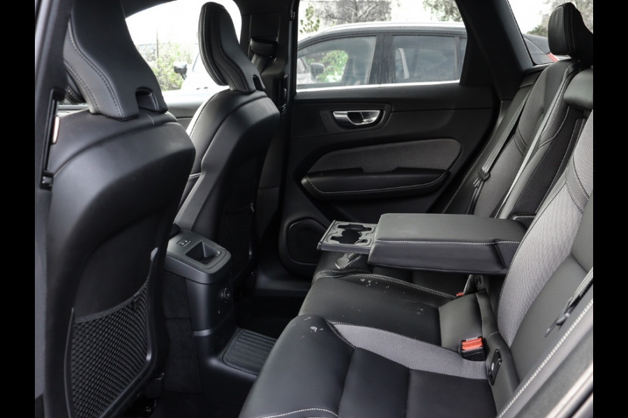 Volvo XC60 2.0 T8 Plug-in hybrid AWD Plus Dark (335kW/455PK) FULL (LUCHTVERING / PANO / TREKH) ** 1e EIG - Ex VOLVO) ** INFORMEER OOK NAAR ONZE AANTREKKELIJKE FINANCIAL-LEASE TARIEVEN **