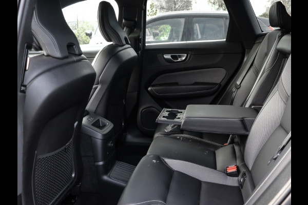 Volvo XC60 2.0 T8 Plug-in hybrid AWD Plus Dark (335kW/455PK) FULL (LUCHTVERING / PANO / TREKH) ** 1e EIG - Ex VOLVO) ** INFORMEER OOK NAAR ONZE AANTREKKELIJKE FINANCIAL-LEASE TARIEVEN **