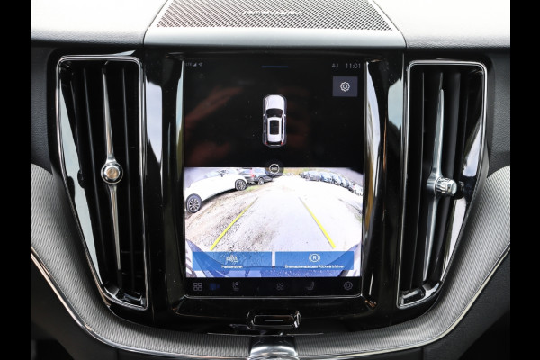 Volvo XC60 2.0 T8 Plug-in hybrid AWD Plus Dark (335kW/455PK) FULL (LUCHTVERING / PANO / TREKH) ** 1e EIG - Ex VOLVO) ** INFORMEER OOK NAAR ONZE AANTREKKELIJKE FINANCIAL-LEASE TARIEVEN **