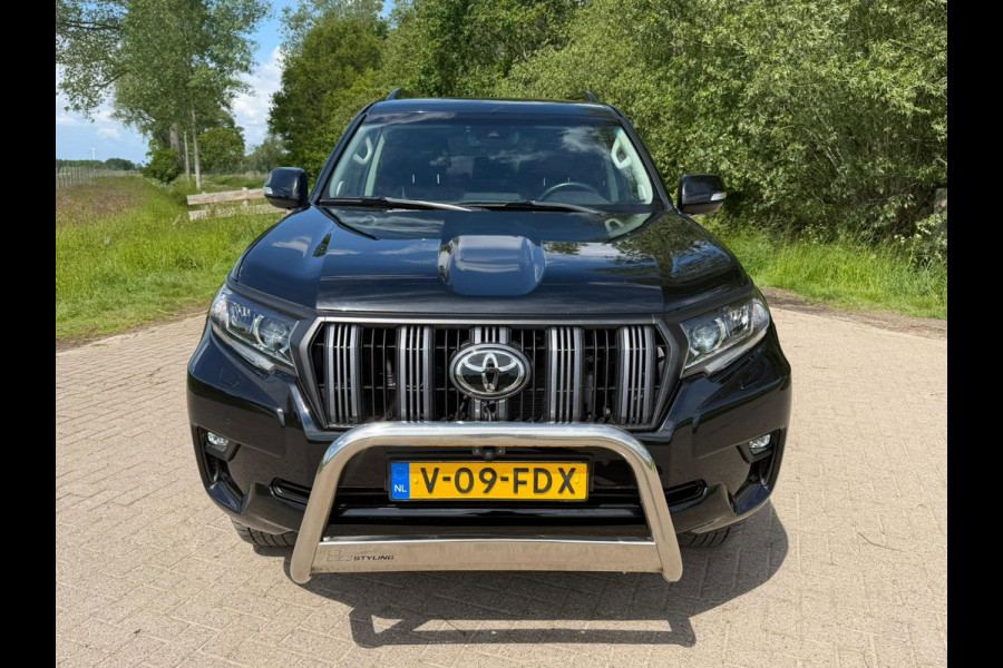 Toyota Land Cruiser 150 2.8 D-4D-F Professional Black line Window Van