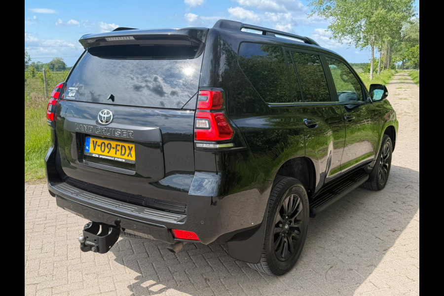 Toyota Land Cruiser 150 2.8 D-4D-F Professional Black line Window Van
